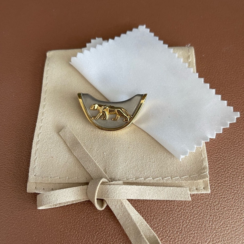 14K Gold Panther Crescent Shaped Vintage Panther Slide Pendant (9.1 grams)